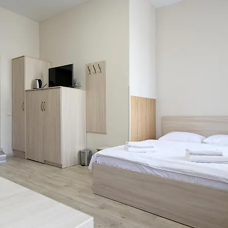 Buk Apartments On Doroshenka 25 Lviv Exterior photo
