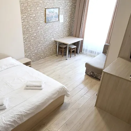 Buk Apartments On Doroshenka 25 Lviv Exterior photo